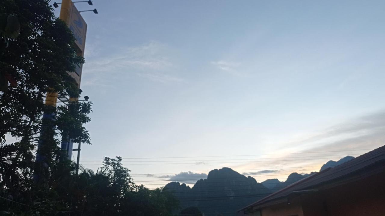 Inthavong Hotel/Guest House Vang Vieng Eksteriør bilde